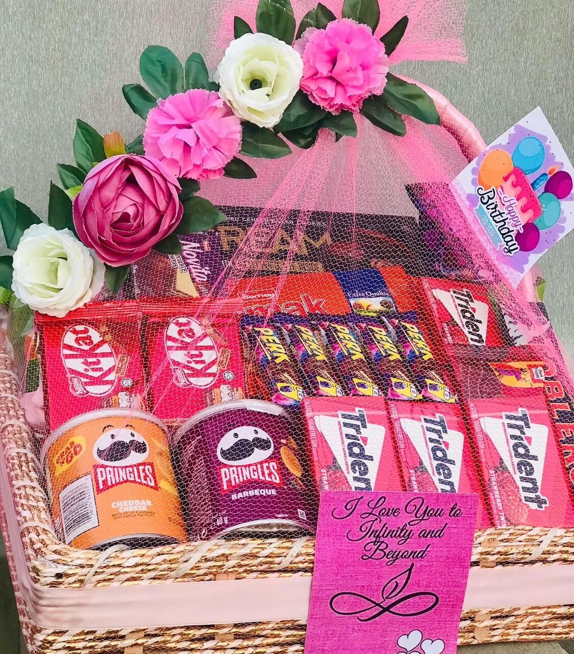 Trident lover basket